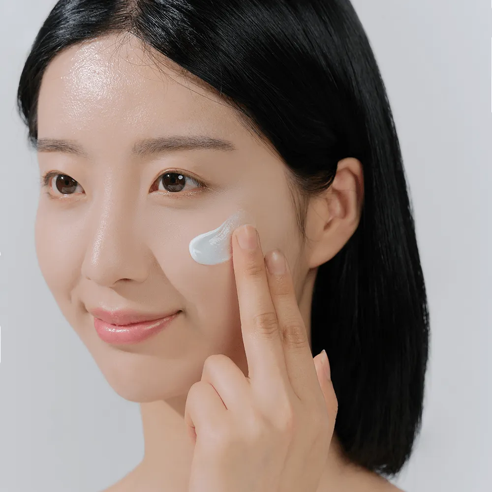 SKIN1004 Hyalu-Cica Water-Fit Sonnenserum 50 ml feucht